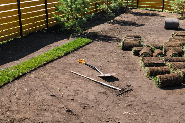 Preparación de un jardín para instalación de tepés